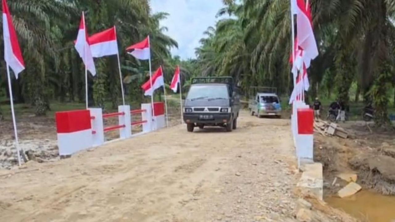 TNI Tuntaskan Jembatan Armco di Tapanuli Selatan, Akses Warga Kembali Pulih