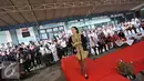 Narapidana wanita tampil anggun saat mengikuti lomba kebaya fashion show di Rutan Pondok Bambu, Jakarta Timur, Kamis (21/4). Lomba diadakan dalam rangka memperingati Hari Kartini. (Liputan6.com/Immanuel Antonius)