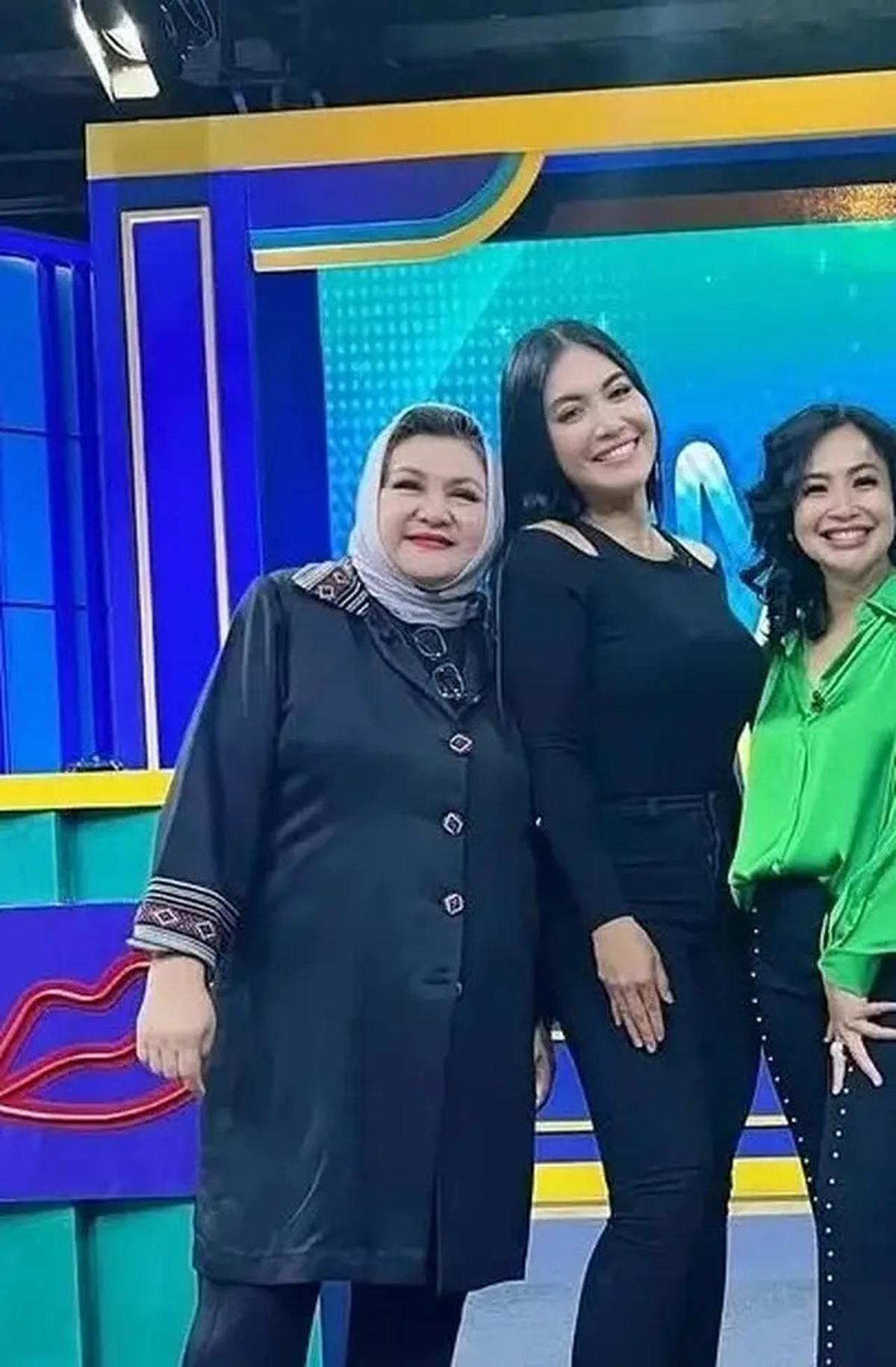7 Potret Kenangan Emilia Contessa dan Denada, Saling Dukung di Dunia Musik