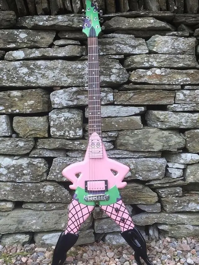7 Potret Bentuk Gitar Listrik Nyeleneh Ini Kocak Banget