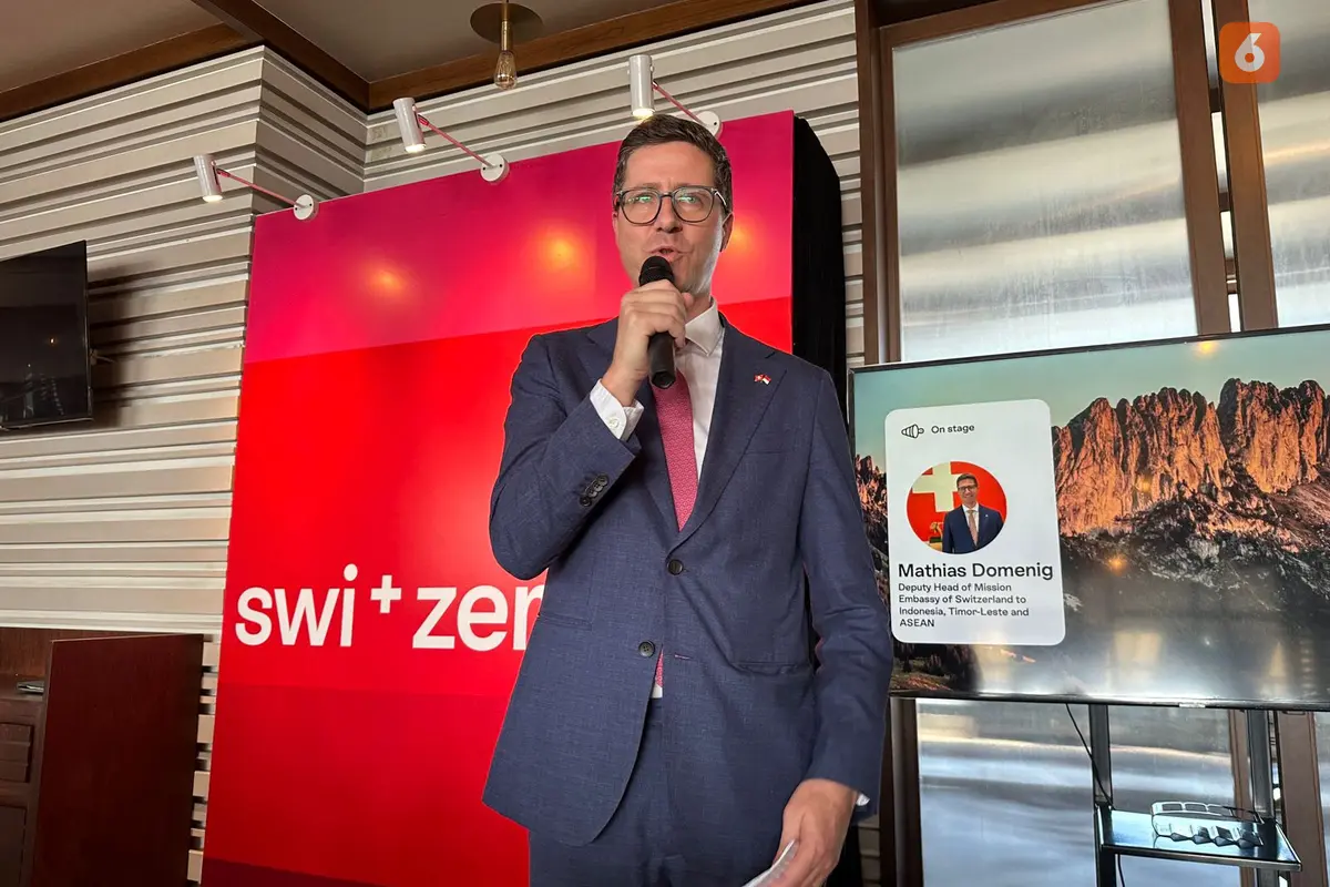 Wakil Duta Besar Switzerland untuk Indonesia Mathias Domenig dalam pertemuan dengan media, Jumat (27/9/2024). (Liputan6.com/Benedikta Miranti)