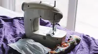 Cocok untuk Pemula, Ini Mesin Jahit Mini Portable yang Praktis Dipakai di Rumah