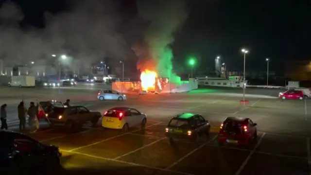 Potret Kerusuhan Tolak Jam Malam di Belanda