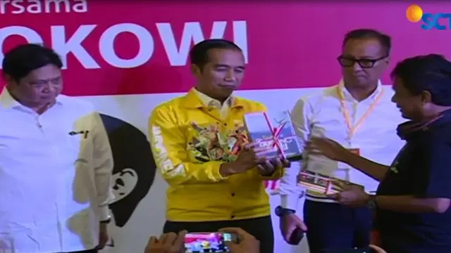Jokowi Tampil Casual di Acara Bukber Relawan Gojo