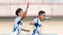 Pemain PSIS Semarang, Paulo Gali Freitas, melakukan selebrasi bersama Luthfi Kamal saat melawan Dewa United pada laga pekan kedelapan BRI Liga 1 2023/2024 di Stadion Indomilk Arena, Tangerang, Senin (14/8/2023). PSIS Semarang menang telak 4-1 atas Dewa United. (Bola.com/M Iqbal Ichsan)