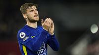 Timo Werner. Memasuki musim keduanya bersama Chelsea usai didatangkan dari RB Leipzig pada 2020/2021, ia baru mencetak 14 gol dan 16 asssit dari 61 laga. Nilai pasarnya pun turun dari 65 juta euro menjadi 55 juta euro atau setara Rp.904 miliar. (AP/Matt Dunham)