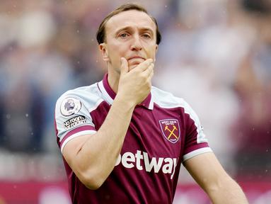 Ya, tak ada yang abadi di dunia ini, termasuk 5 kebersamaan pemain berikut dengan klub yang telah dibelanya lebih dari 10 tahun. Seiring bertambahnya usia mereka memilih hengkang ke klub lain untuk mencari tantangan baru, bahkan ada pula yang memutuskan pensiun. Berikut kelima pemain tersebut. (AP/Kirsty Wigglesworth)