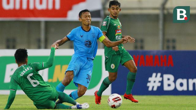 FOTO: Diwarnai 1 Kartu Merah dan 1 Tendangan Penalti, PSS Sleman Harus Puas Imbang 0-0 dengan Persela Lamongan - Eky Taufik; Wahyu Sukarta