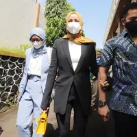 Olla Ramlan dan Aufar Hutapea jalani sidang (Sumber:  Kapanlagi.com/Muhammad Akrom Sukarya)