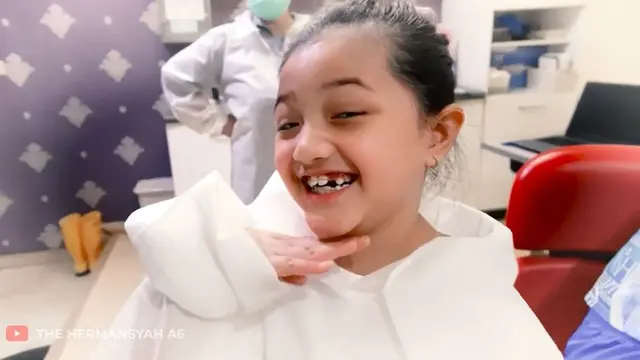 5 Potret Terbaru Arsy Hermansyah Pakai Behel, Penampilannya Jadi Sorotan