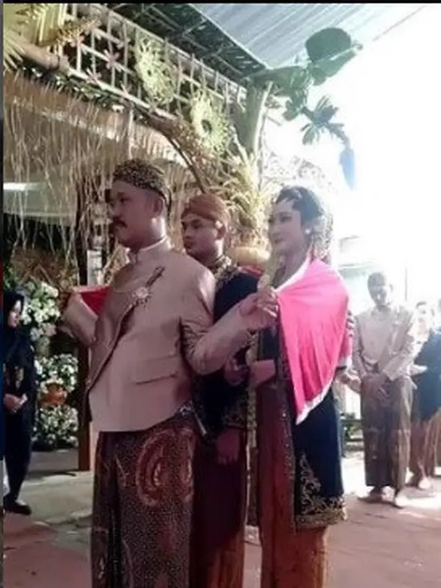 Pedangdut Yeni Inka resmi menikah dengan Briptu Khrisna Shakti (Foto: Instagram @pati.ngabz)