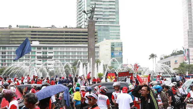 Siap Ramaikan GBK, Massa Pendukung 01 Penuhi Bundaran HI
