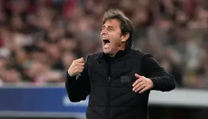 Antonio Conte Kembali Dikaitkan dengan Manchester United, Michael Carrick Mulai Tertekan
