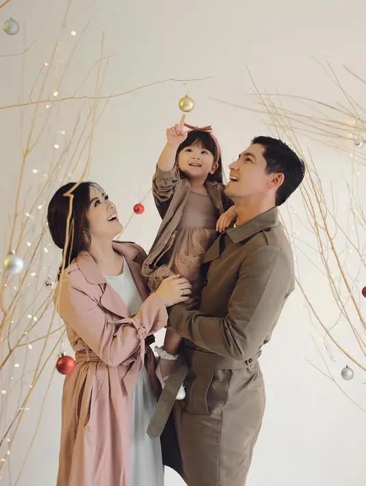 Lebih lanjut ia mengatakan, banyak orang yang berada di frekuensi yang sama. Seperti orangtua, teman, saudara, bahkan followernya. Mereka menanyakan tentang kehadiran anak selanjutnya. (Instagram/frandaaa87)