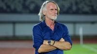 BRI Super League: Kalah dari Persik di Lapangan Becek, Jan Olde Riekerink Sebut Dewa United Sulit Main di Tempat Seperti Rawa
