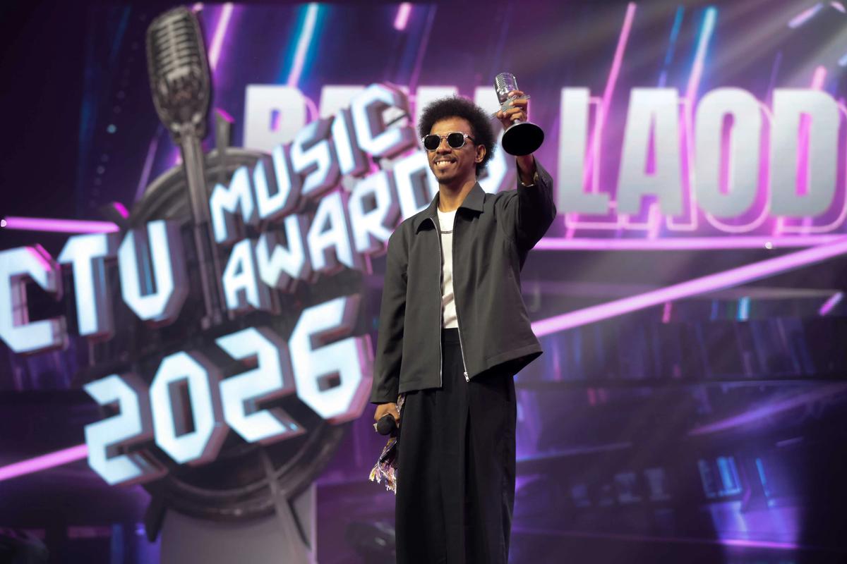FOTO: Rizky Febian dan Adrian Khalif Raih Tiga Piala SCTV Music Awards 2026