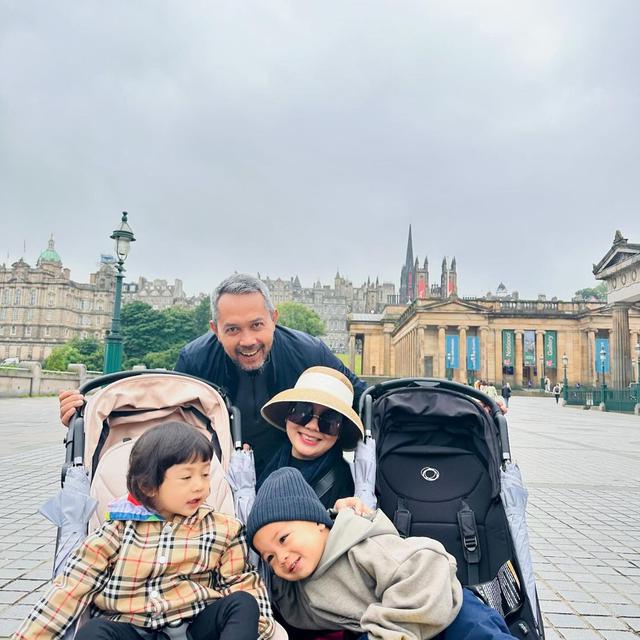 Temani Anak Babymoon, Ini 6 Potret Yora Febrina Ibu Nikita Willy Momong Dua Cucu