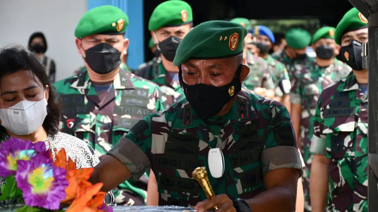 Jenazah Danrem 182/JO Kol.Arh Juzak Prastia Girsang Diberangkatkan ke Jakarta