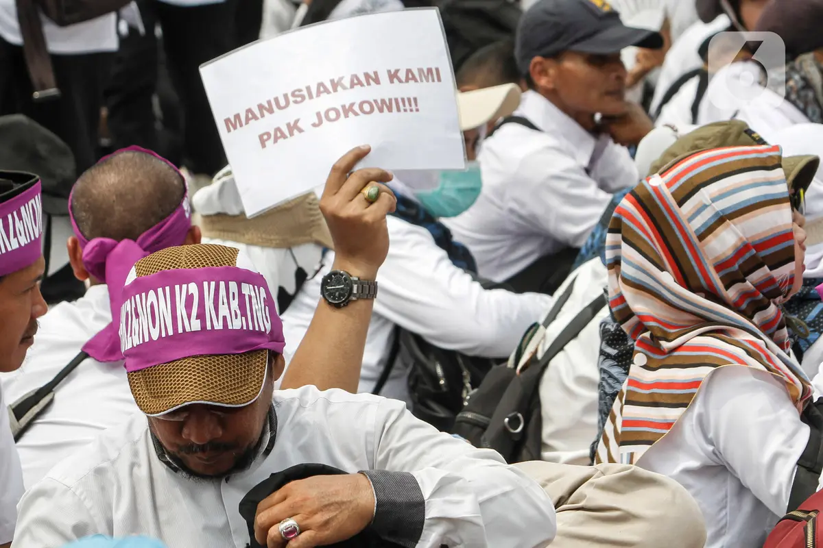 Aksi Demo Honorer Lintas Profesi di Depan DPR