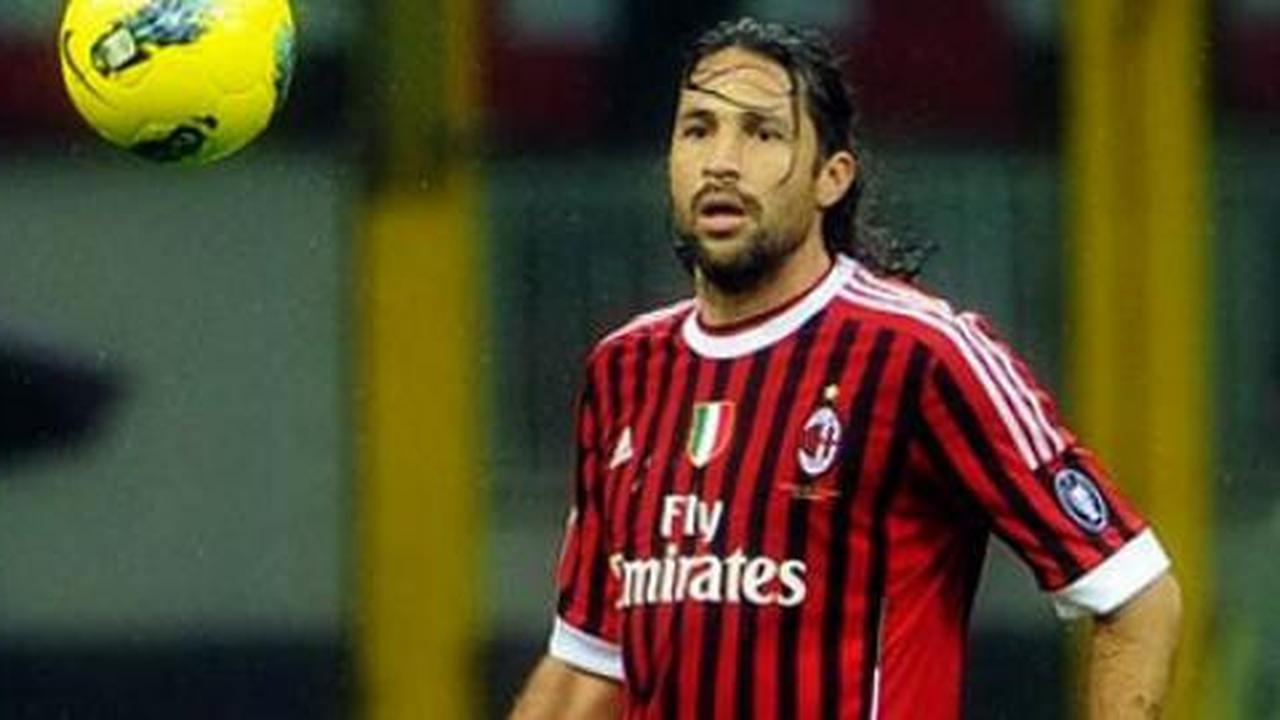 Yepes: Scudetto dulu untuk Milan, Kontrak belakangan