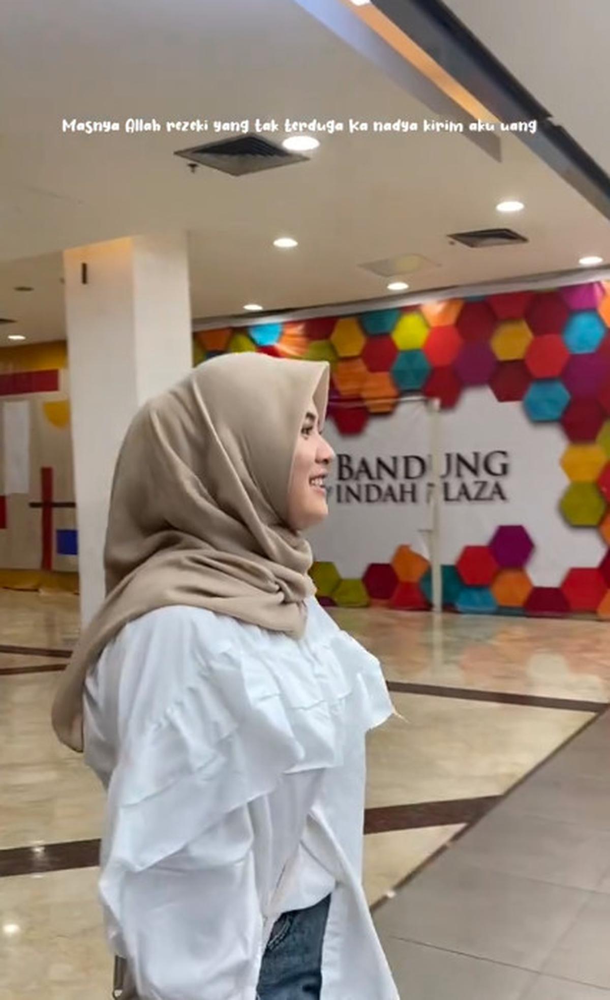 Momen Para Siswa yang Bantu Temannya yang Jualan di Sekolah, Aksinya Banjir Pujian Warganet