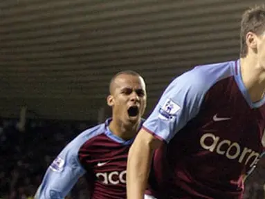 Gareth Barry of Aston Villa celebrate scoring the winning goal from the penalty spot during a Premier League match between Sunderland and Aston Villa at Stadium of Light, on January 17, 2009. AFP PHOTO/GRAHAM STUART