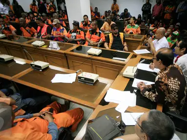 Sejumlah juru parkir saat mengikuti audiensi dengan anggota DPRD Kota Yogyakarta,(17/6).Dalam audeinsi,juru parkir meminta solusi relokasi lahan parkir di Jl Malioboro yang akan di tutup pada awal pril 2016.(Boy Harjanto)