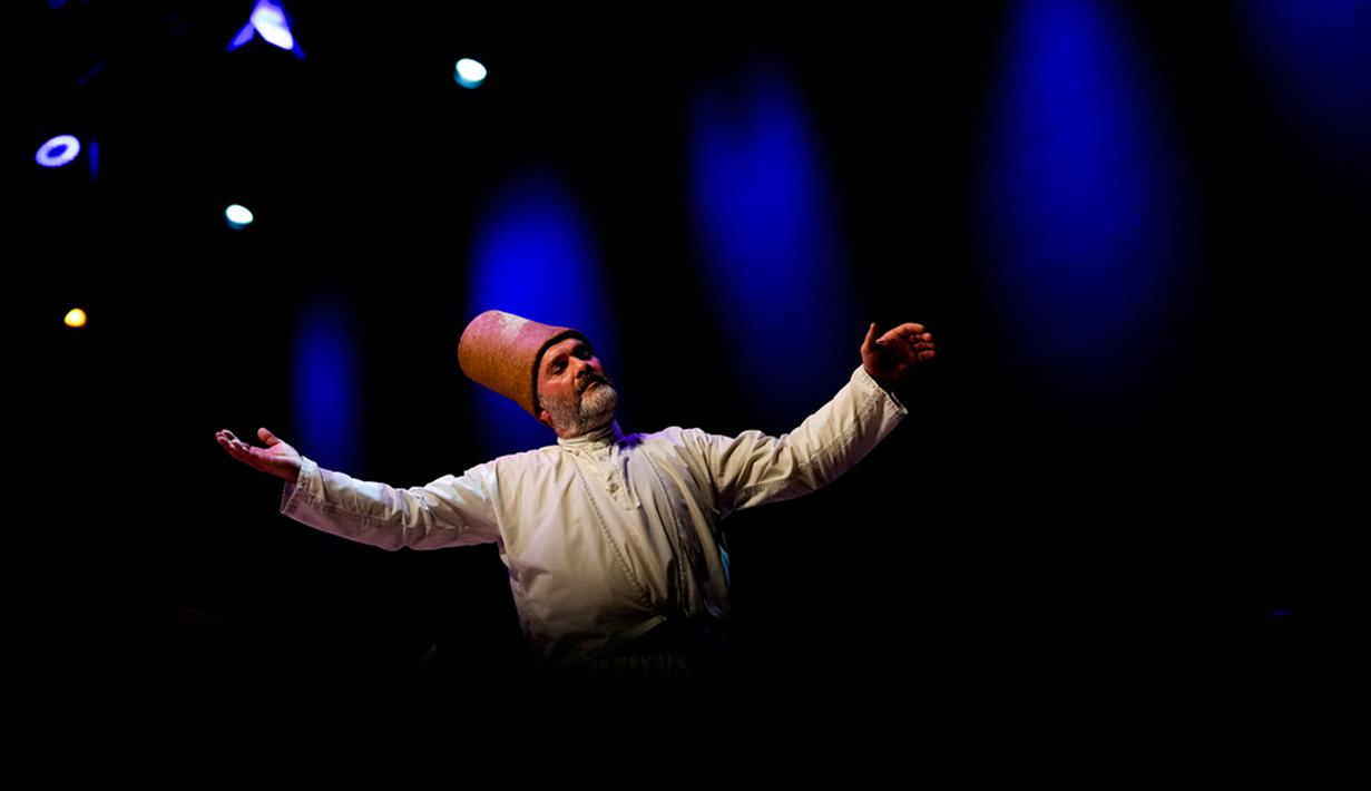 Di Turki, Ar-Rumi sangat dikenang oleh pengikutnya sebagai Maulana --gelar kehormatan bagi ulama besar atau sufi. (AP Photo/Emrah Gurel)