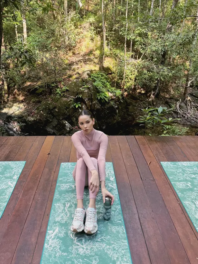 7 Potret Alyssa Daguise Jalani Olahraga Pilates di Tengah Alam Ini Seru Banget