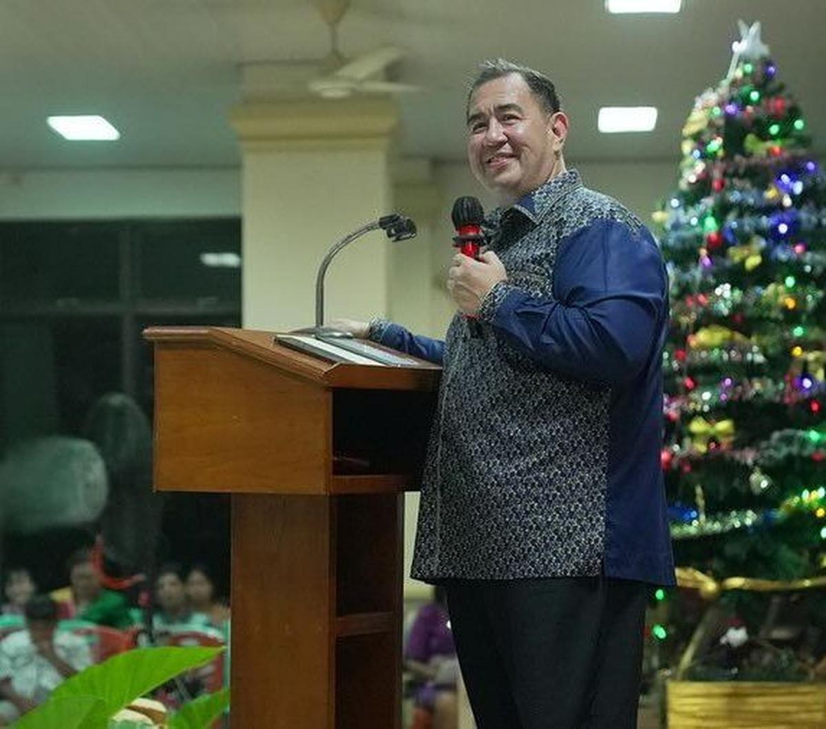 "Tetapi itu jelas ada tulisan ibadah Minggu. Jadi karena itu sama sekali tidak dimaksudkan untuk umum," kata Gilbert.<br>