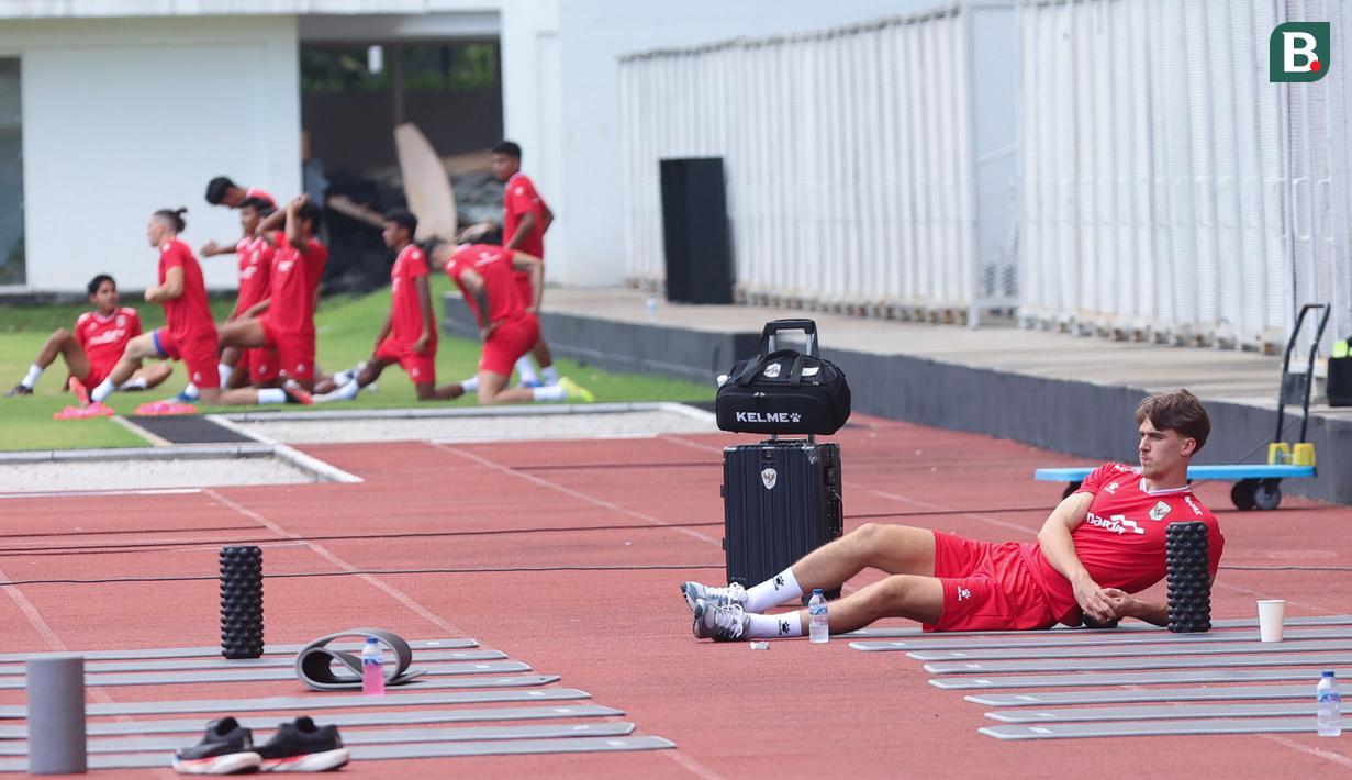 Pemain Timnas Indonesia, Mauro Zijlstra, mengikuti sesi latihan terpisah di Stadion Madya, Komplek Gelora Bung Karno, Jakarta, Minggu (29/3/2026). (Bola.com/M Iqbal Ichsan)