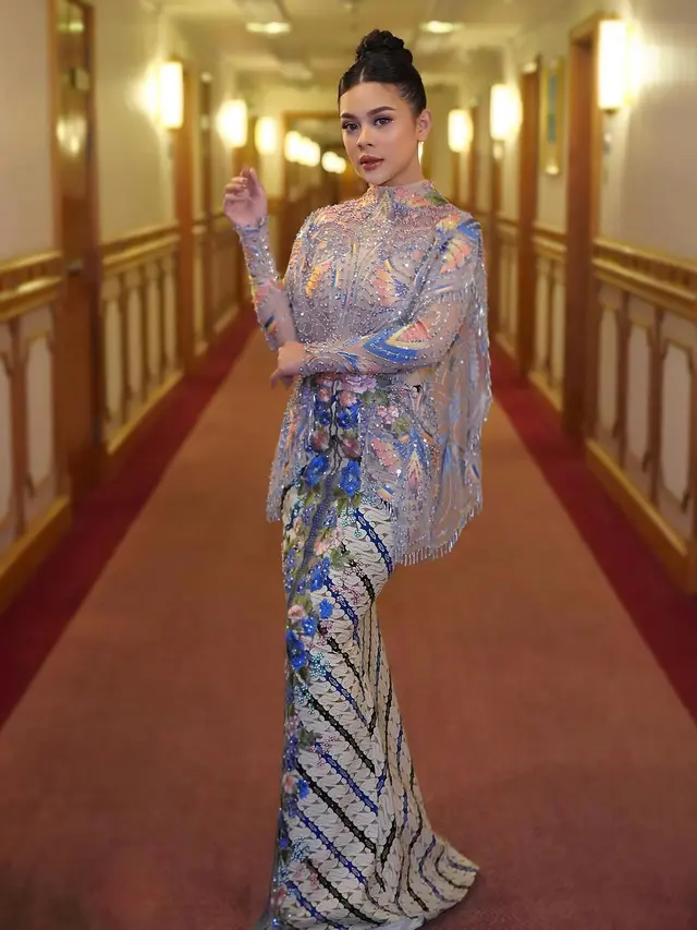 6 Busana Glamor Pedangdut Jebolan  LIDA Melly Lee Hadiri The Royal Wedding Pangeran Mateen dan Anisha Rosnah