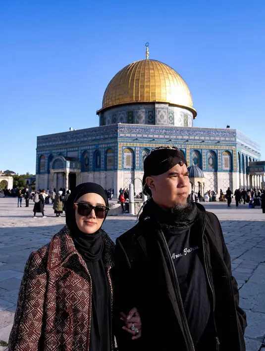 Liburan bersama Ahmad Dhani, pasangan suami istri ini memang beberapa kali mengunjungi negara ini. Hal ini pun sempat diungkapkan Mulan dalam unggahan Instagramnya. (Liputan6.com/IG/mulanjameela1)