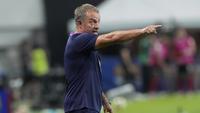 Pelatih Barcelona, Hansi Flick, bereaksi dalam laga persahabatan antara Barcelona dan FC Seoul di Stadion Piala Dunia Seoul, Seoul, Korea Selatan, Kamis, 31 Juli 2025. (AP Photo/Ahn Young-joon)