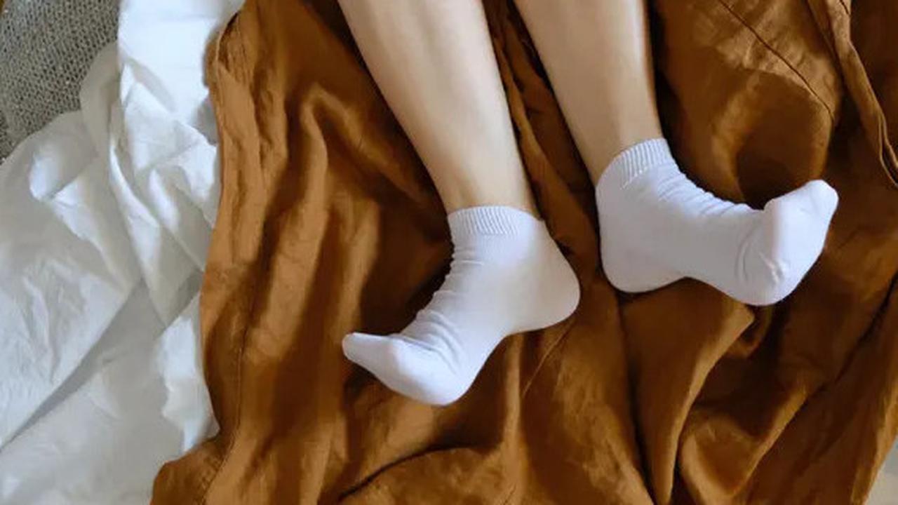 Tidur Pakai Kaus Kaki Apakah Baik untuk Kesehatan? Begini Kata Penelitian