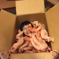 Inilah penjelasan seniman Natasha Gabriella Tontey soal karya seninya bertajuk “Makan Mayit” yang sudah membuat heboh dunia maya. (Foto: Facebook/Natasha Gabriella Tontey)