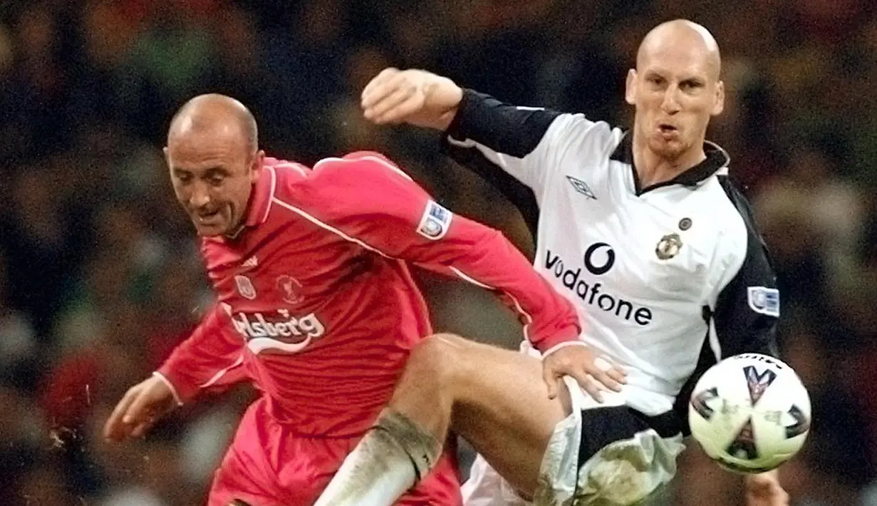 3. Jaap Stam (Bek Tengah) - Pemain asal Belanda ini menjadi bek andalan Manchester United selama tiga musim pada tahun 1998-2001. (AFP/Adrian Dennis)