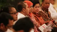 Para Menteri Kabinet Kerja saat menghadiri Sidang Kabinet Paripurna di Istana Negara, Jakarta, Senin (13/4/2015). Agenda tersebut membahas RKP 2016 dan pengarahan kepada menteri kabinet kerja. (Liputan6.com/Faizal Fanani)