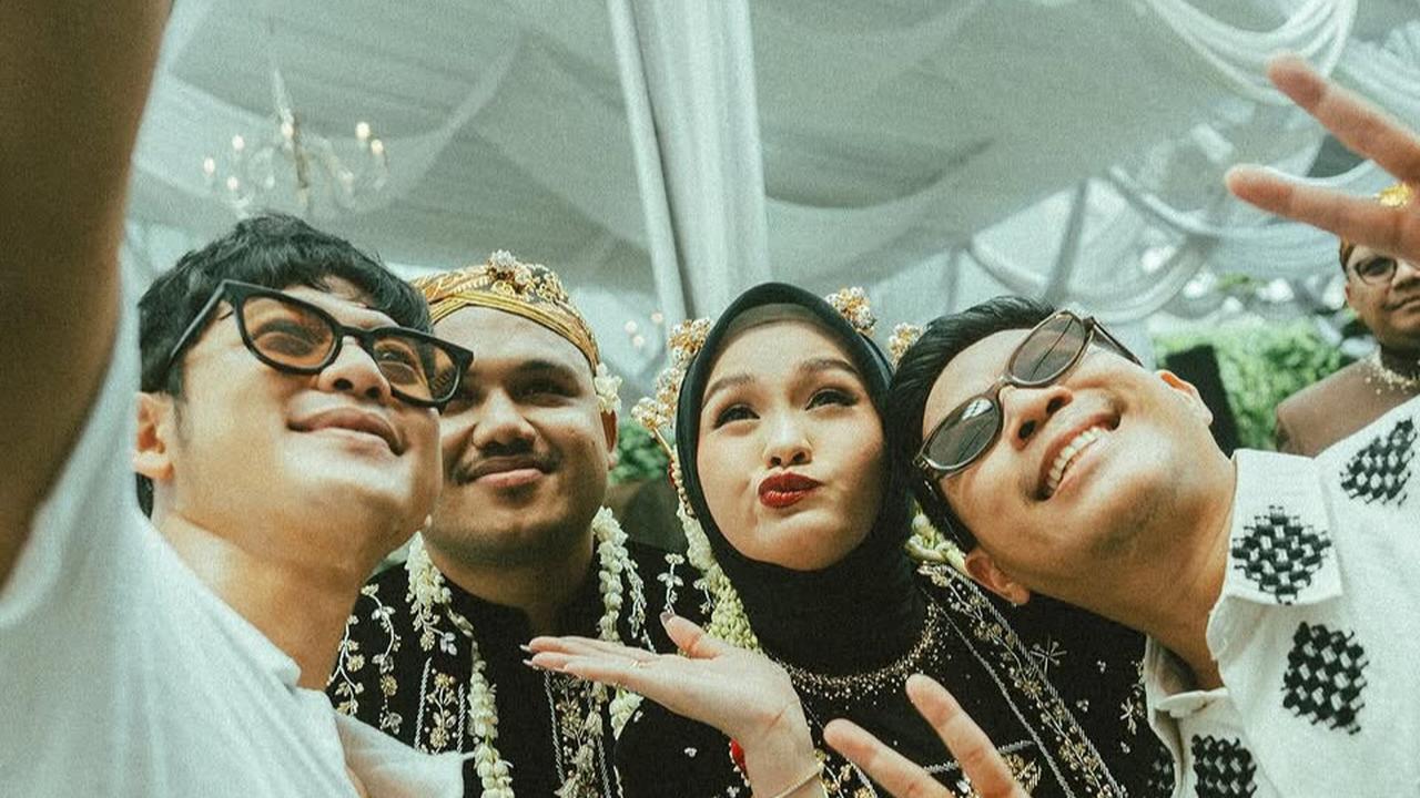 7 Potret RAN Kompak Hadiri Resepsi Pernikahan Salma Salsabil dan Dimansyah Laitupa di Surabaya