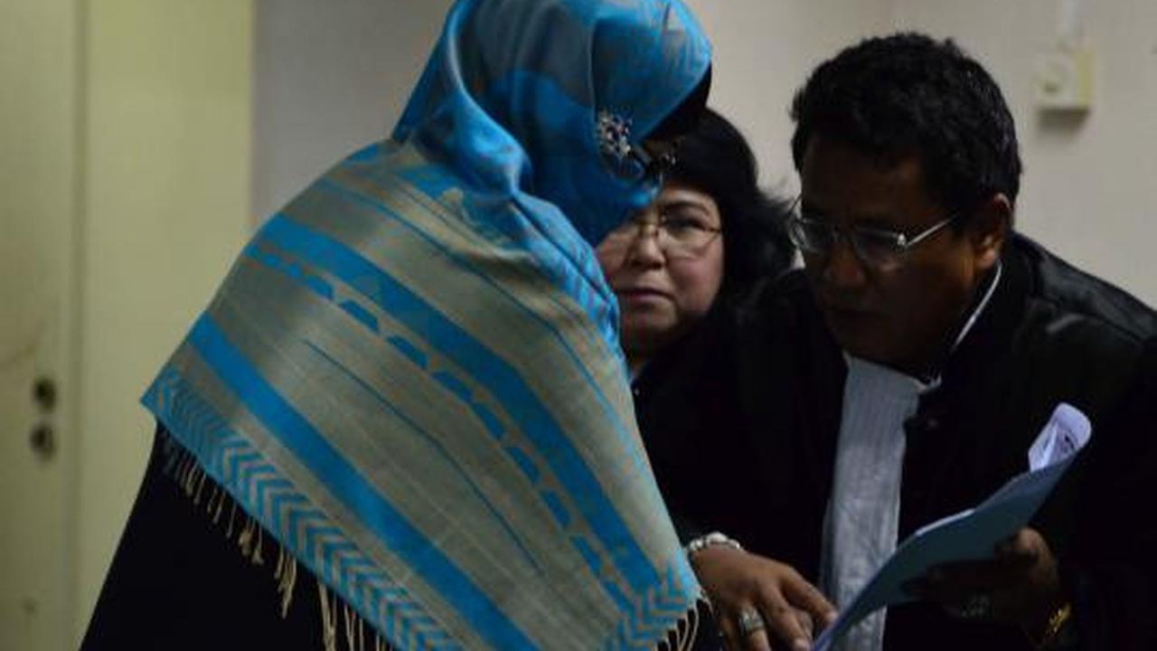 Sidang perdana, Neneng bertemu Angie 