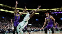 Hasil NBA: LeBron James Cedera, Keperkasaan Lakers Terhenti di Tangan Juara Bertahan Celtics