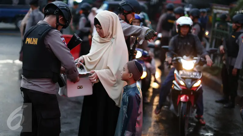 20160607-Amankan Salat Ied, Pasukan Bersenjata Lengkap 'Kepung' Masjid Istiqlal-Jakarta