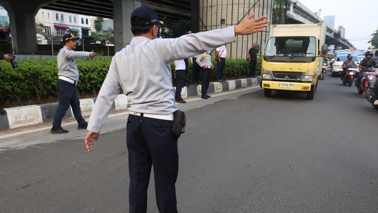 FOTO: Uji Coba Rekayasa Lalin di TB Simatupang, Jalur Gratis Tol Fatmawati Dibuka