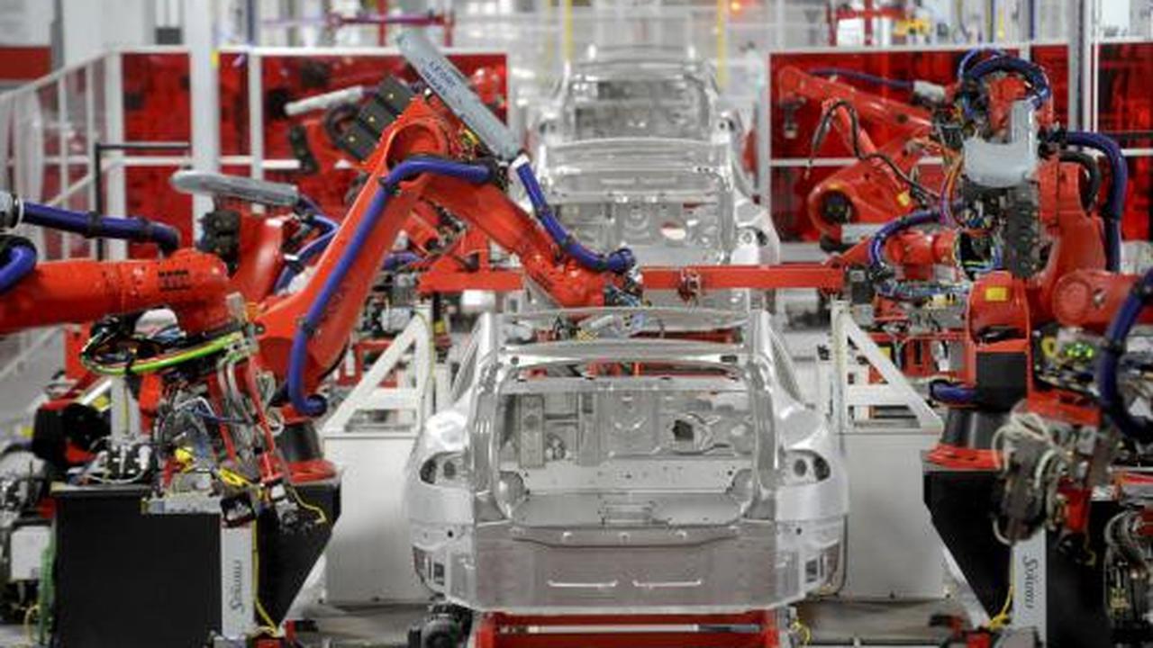 Tesla Model S, sedan sport tenaga listrik resmi dipasarkan.