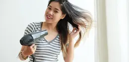 Ilustrasi menggunakan hair dryer/copyright freepik.com/pressfoto