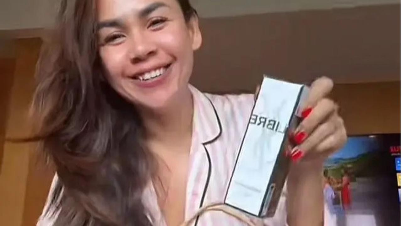 Isi hampers pernikahan Luna Maya dan Maxime Bouttier
