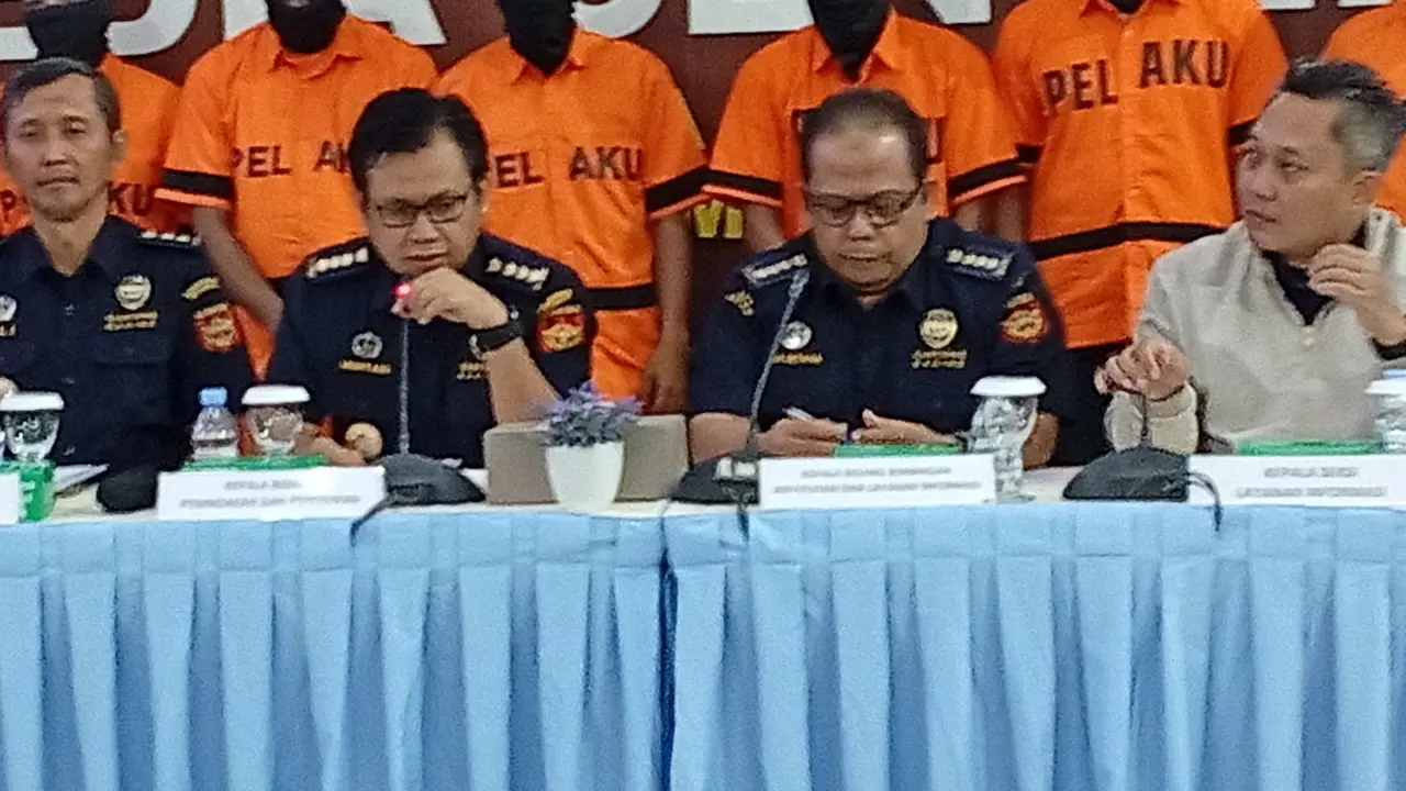 Bea Cukai Batam bongkar penyelundupn pasir timah ilegal