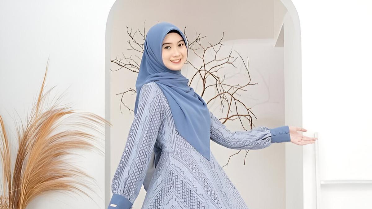 7 Tips Memilih Tunik untuk Wanita Berhijab Bertubuh Mungil
