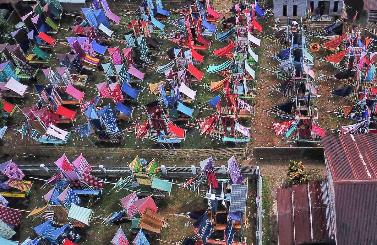 Judul: Uniknya Tradisi Maulid Nabi dengan Miniatur Perahu Pinisi di Maros Sulsel