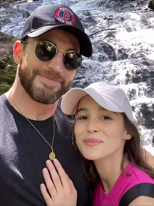 10 Potret Kemesraan Chris Evans dan Alba Baptista Sebelum Menikah, Bikin Fans Gigit Jari